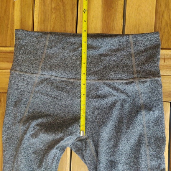 Athleta Women's Athletic Leggings Gray Size M Cropped Activewear. - Picture 3 of 7